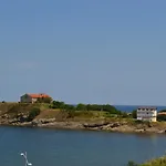кастро/castro Apartamento Carevo